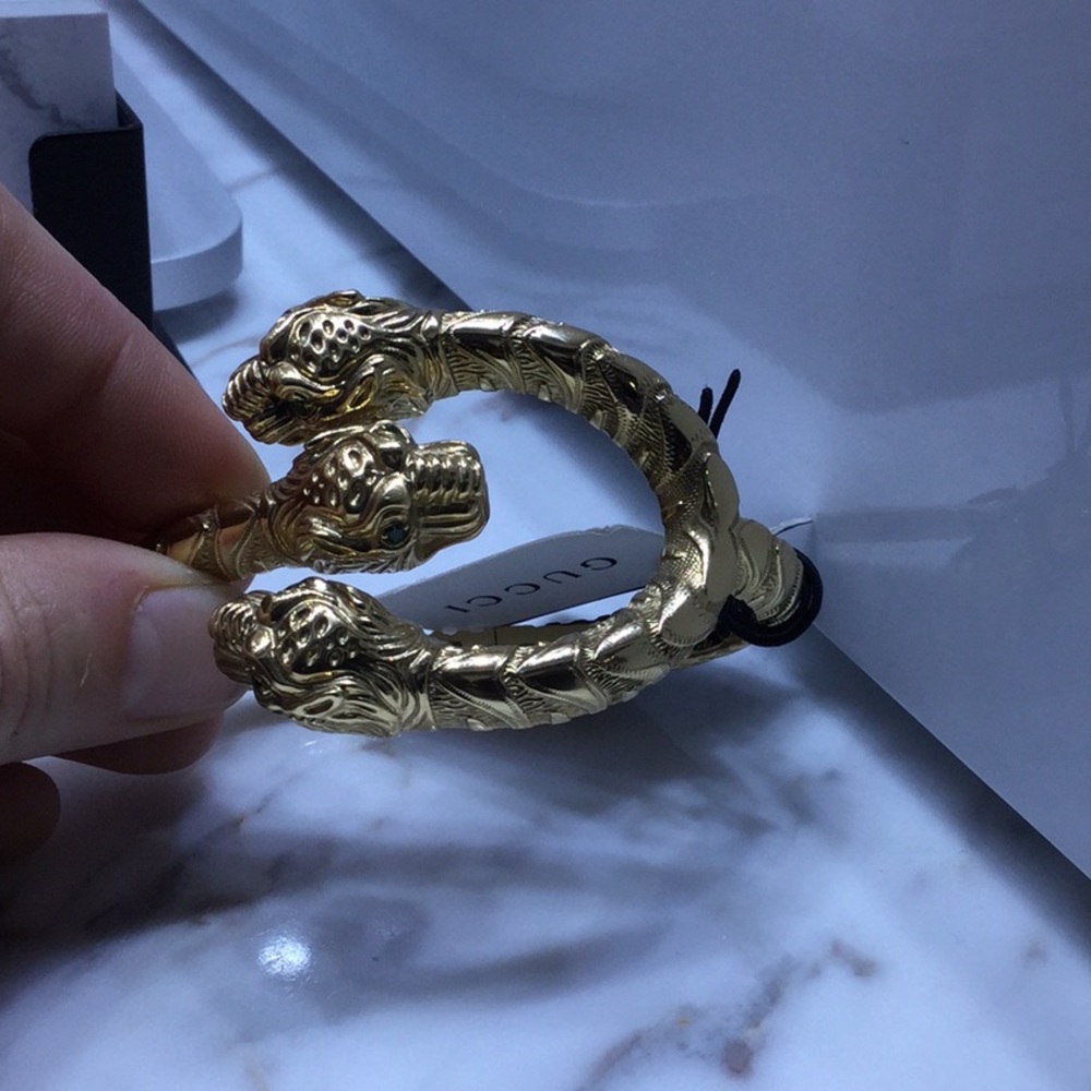 NEW, NEVER WORN GUCCI bracelet